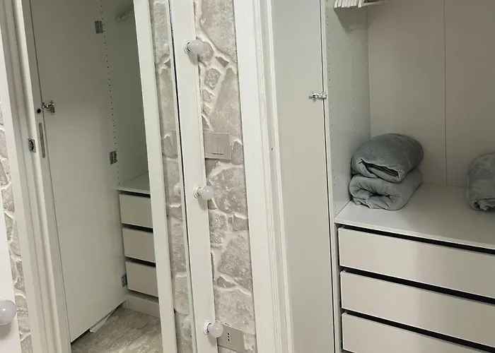 בית הארחה Stone House
